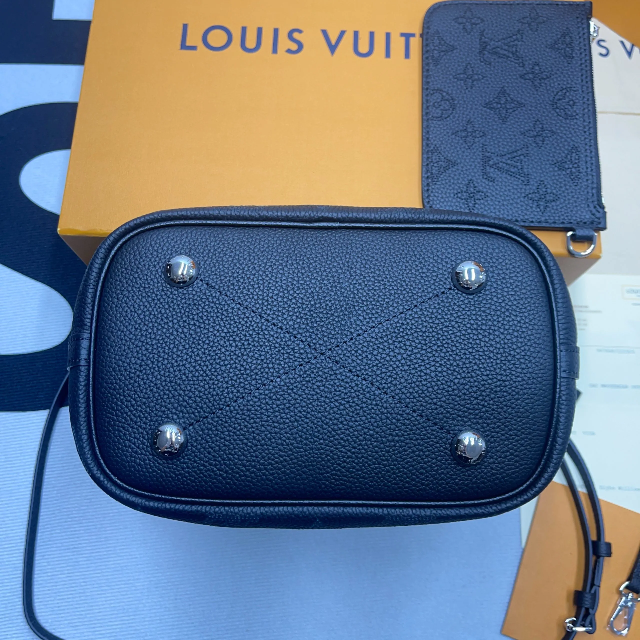 Louis Vuitton Loop Blossom PM Black / - Image 9