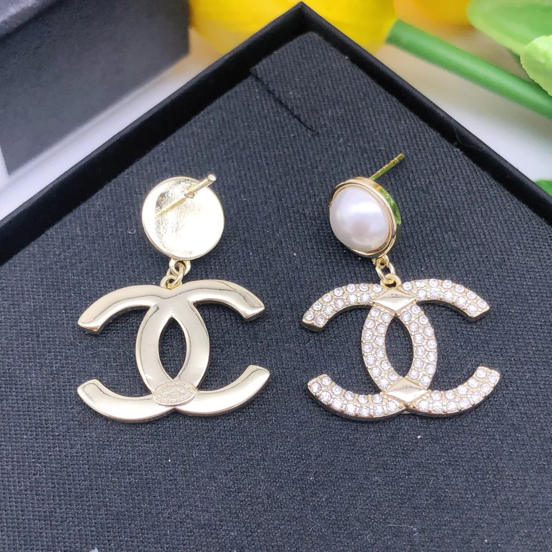 Chanel C-Shaped Earrings Gold - Image 6