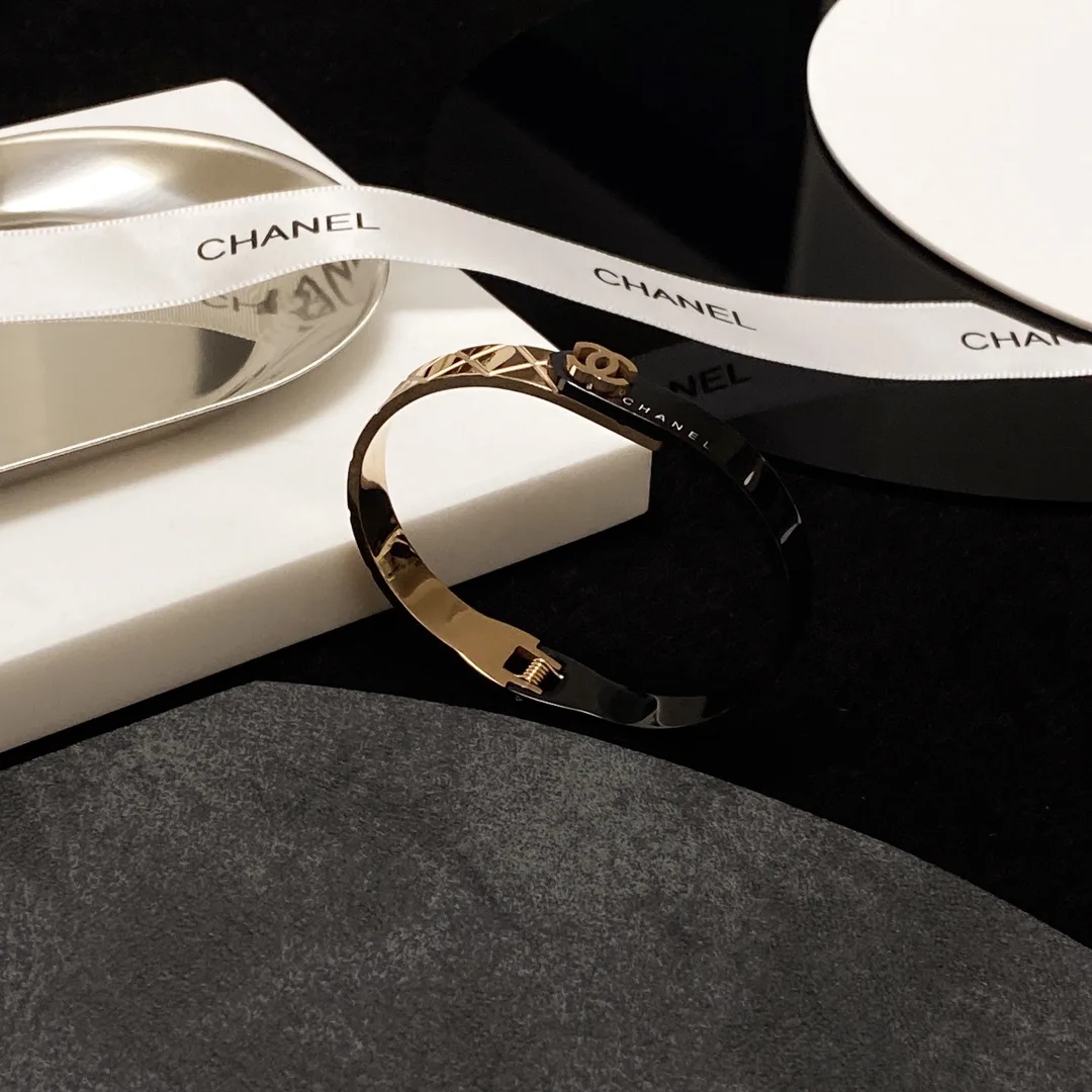 Chanel CC Bracelet Gold - Image 3