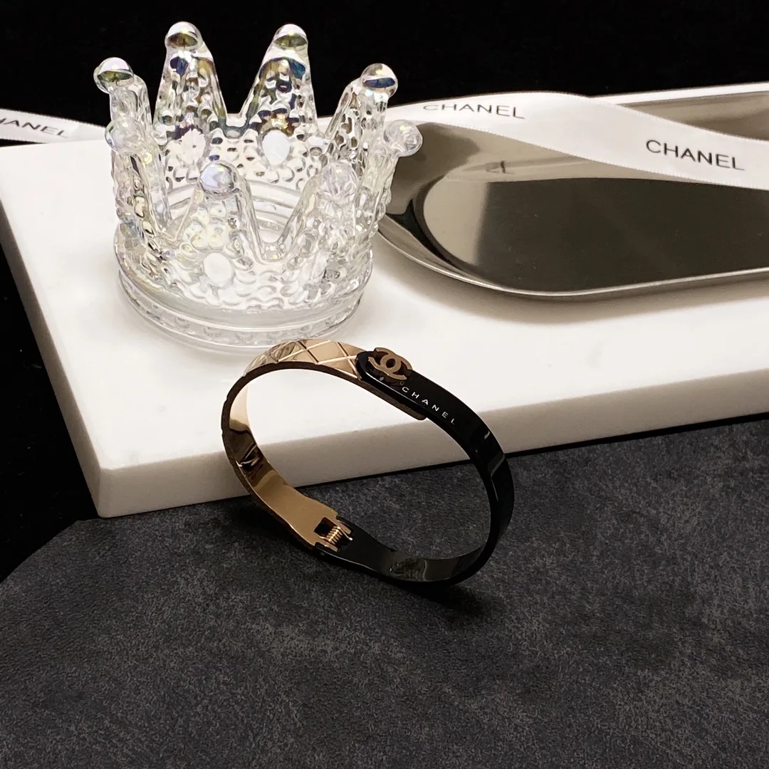 Chanel CC Bracelet Gold - Image 2