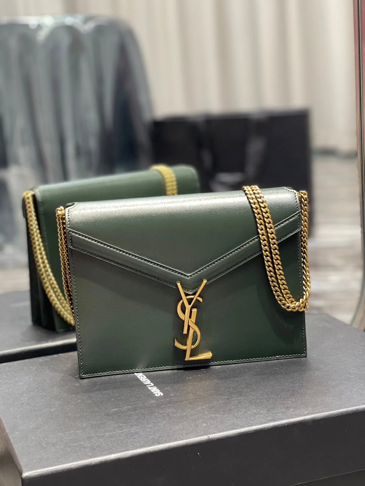 Saint Laurent Cassandra Medium Shoulder Bag / Green Gold Hardware - Image 3