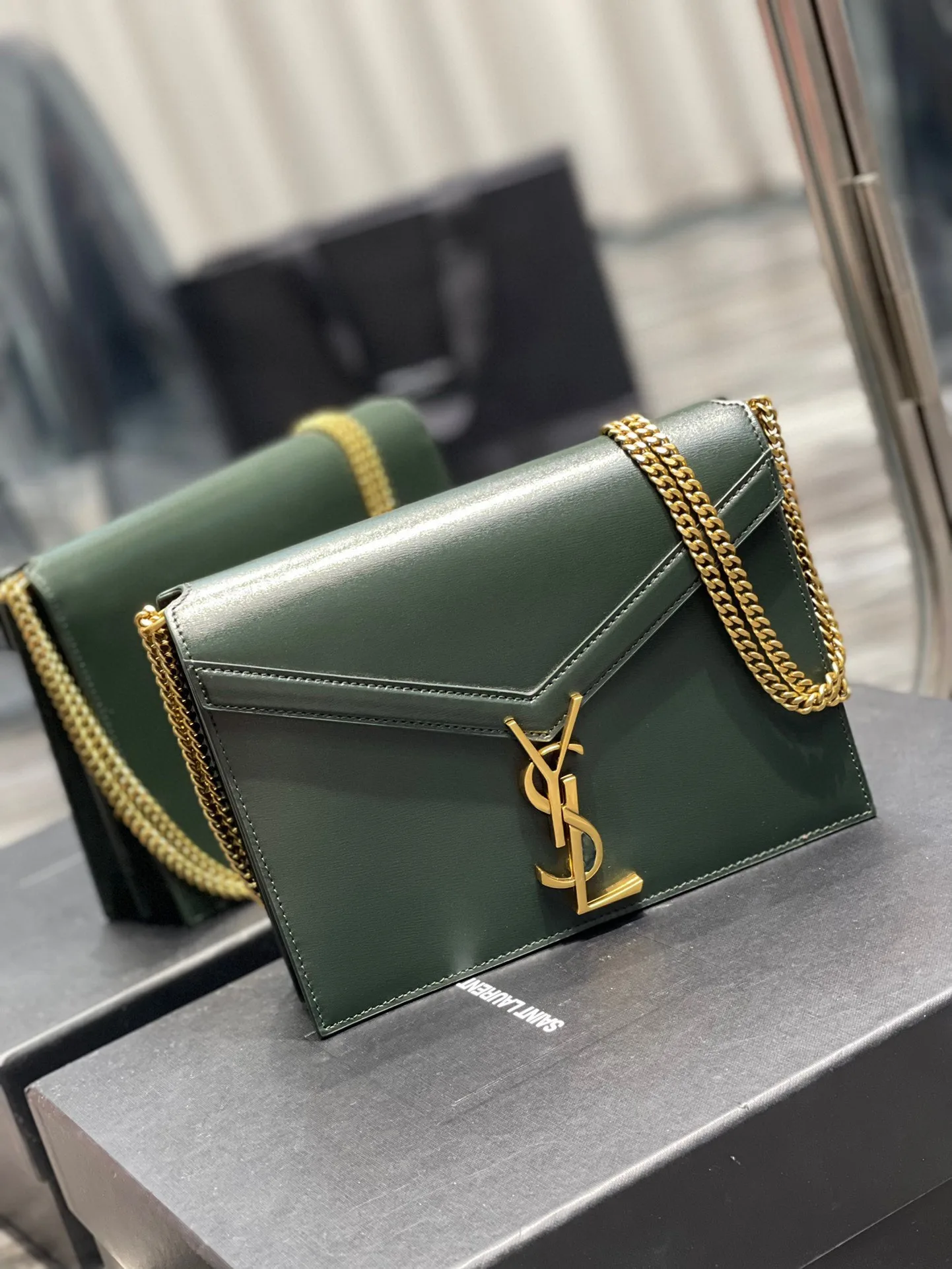 Saint Laurent Cassandra Medium Shoulder Bag / Green Gold Hardware - Image 4