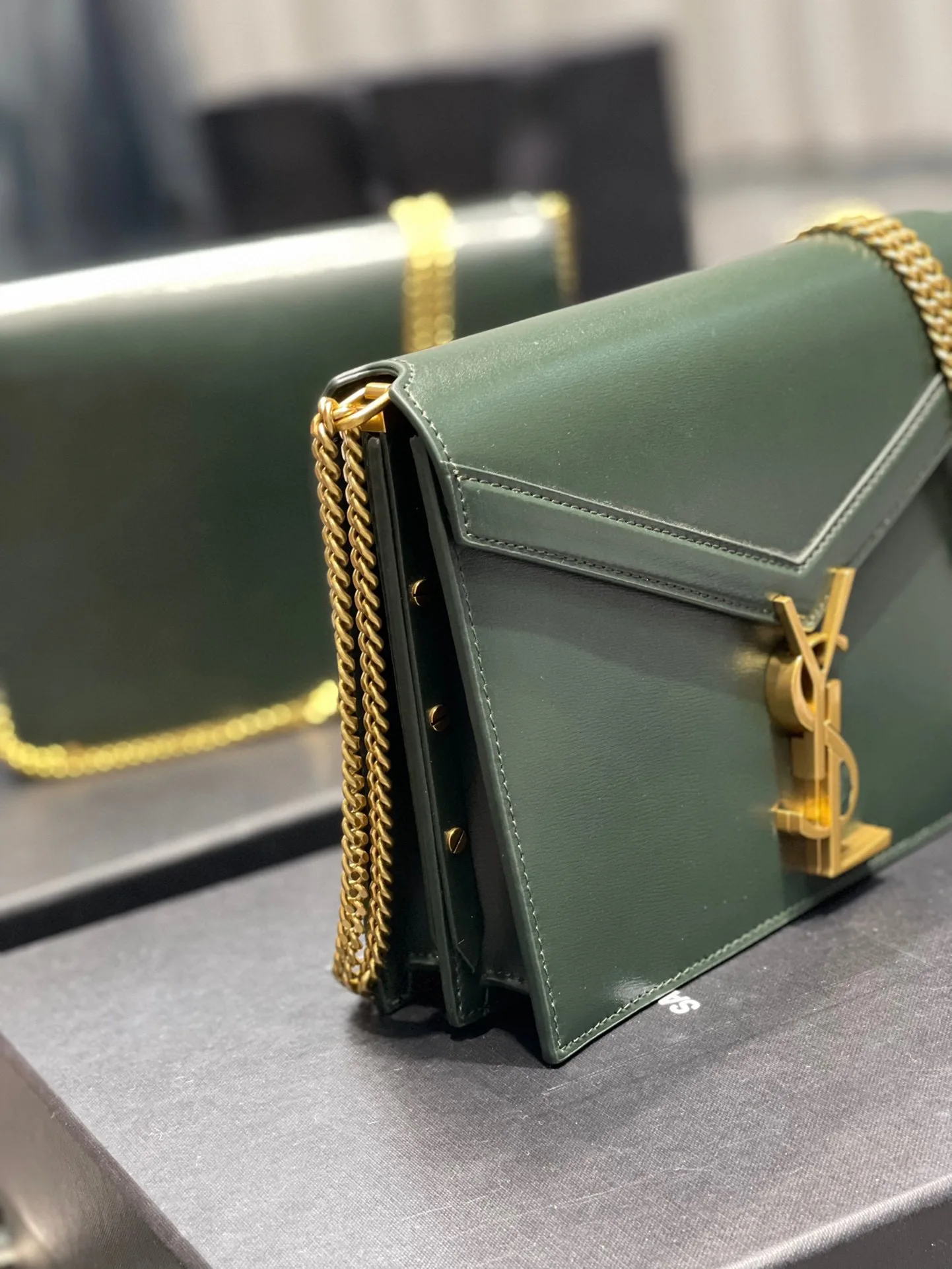 Saint Laurent Cassandra Medium Shoulder Bag / Green Gold Hardware - Image 6