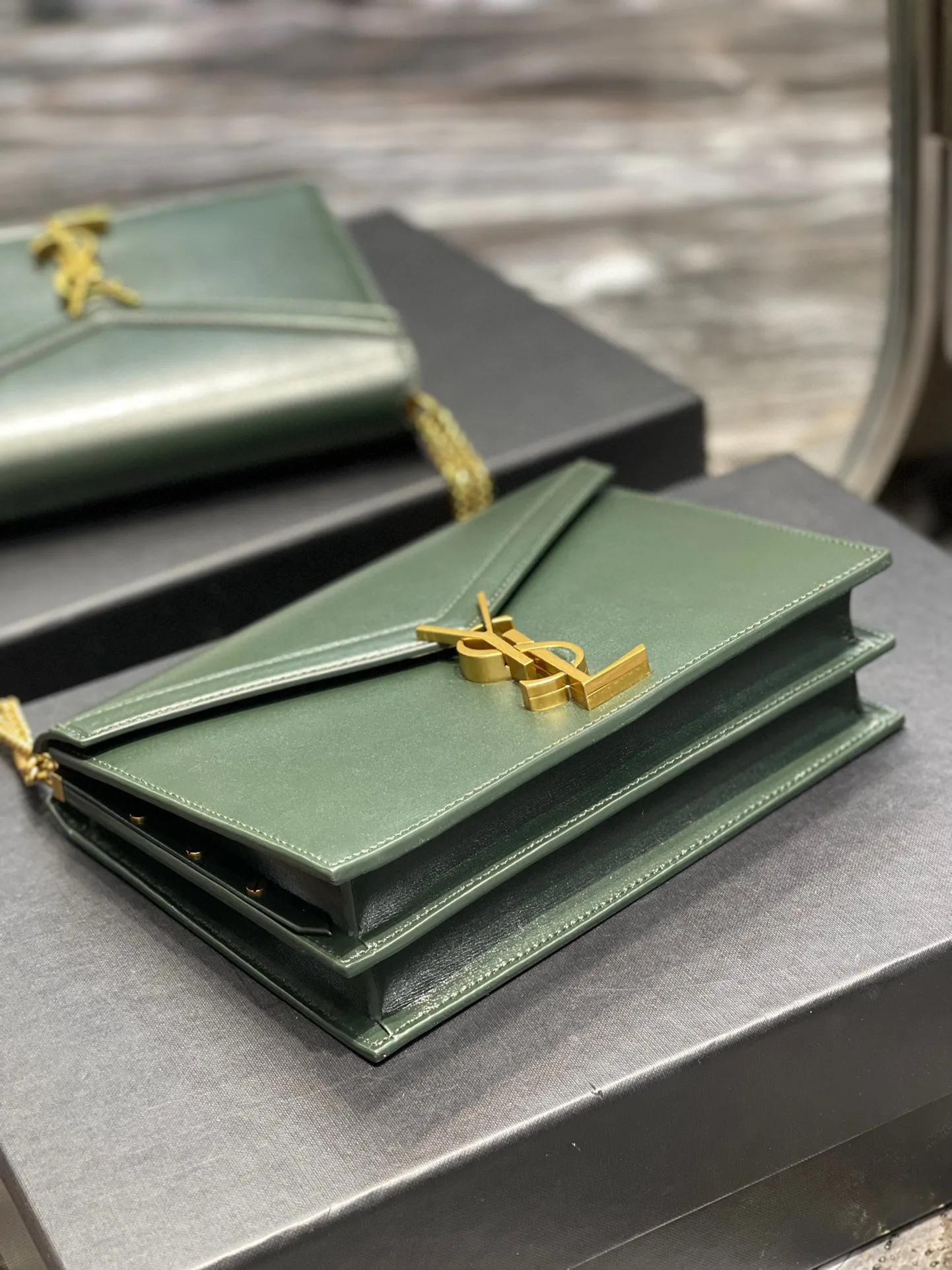 Saint Laurent Cassandra Medium Shoulder Bag / Green Gold Hardware - Image 9