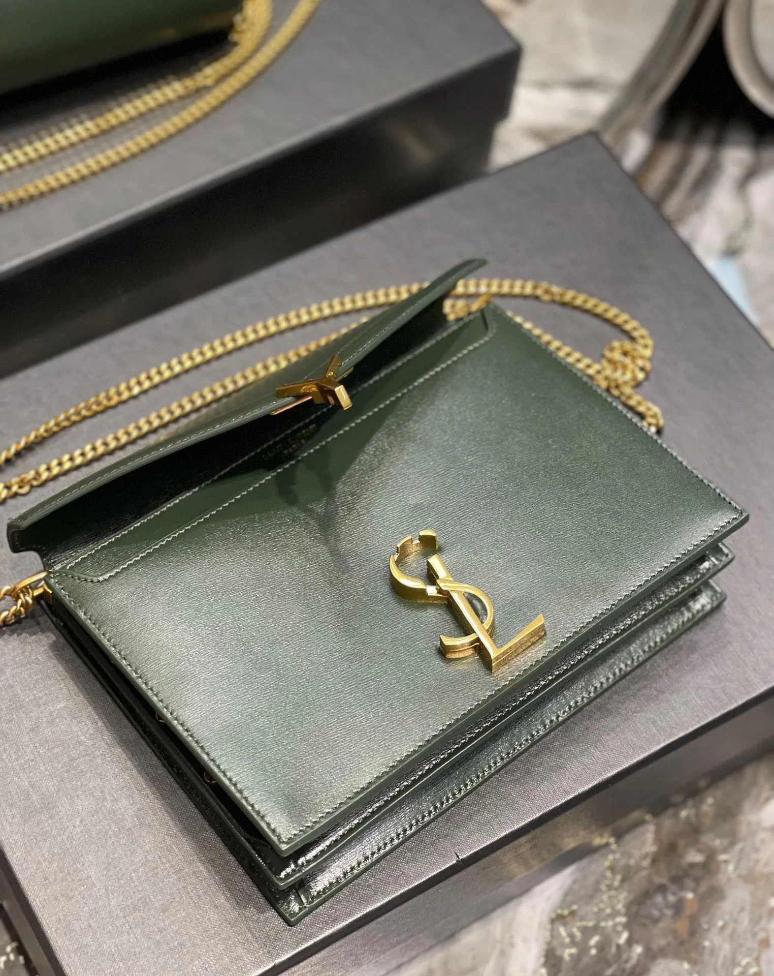 Saint Laurent Cassandra Medium Shoulder Bag / Green Gold Hardware - Image 7