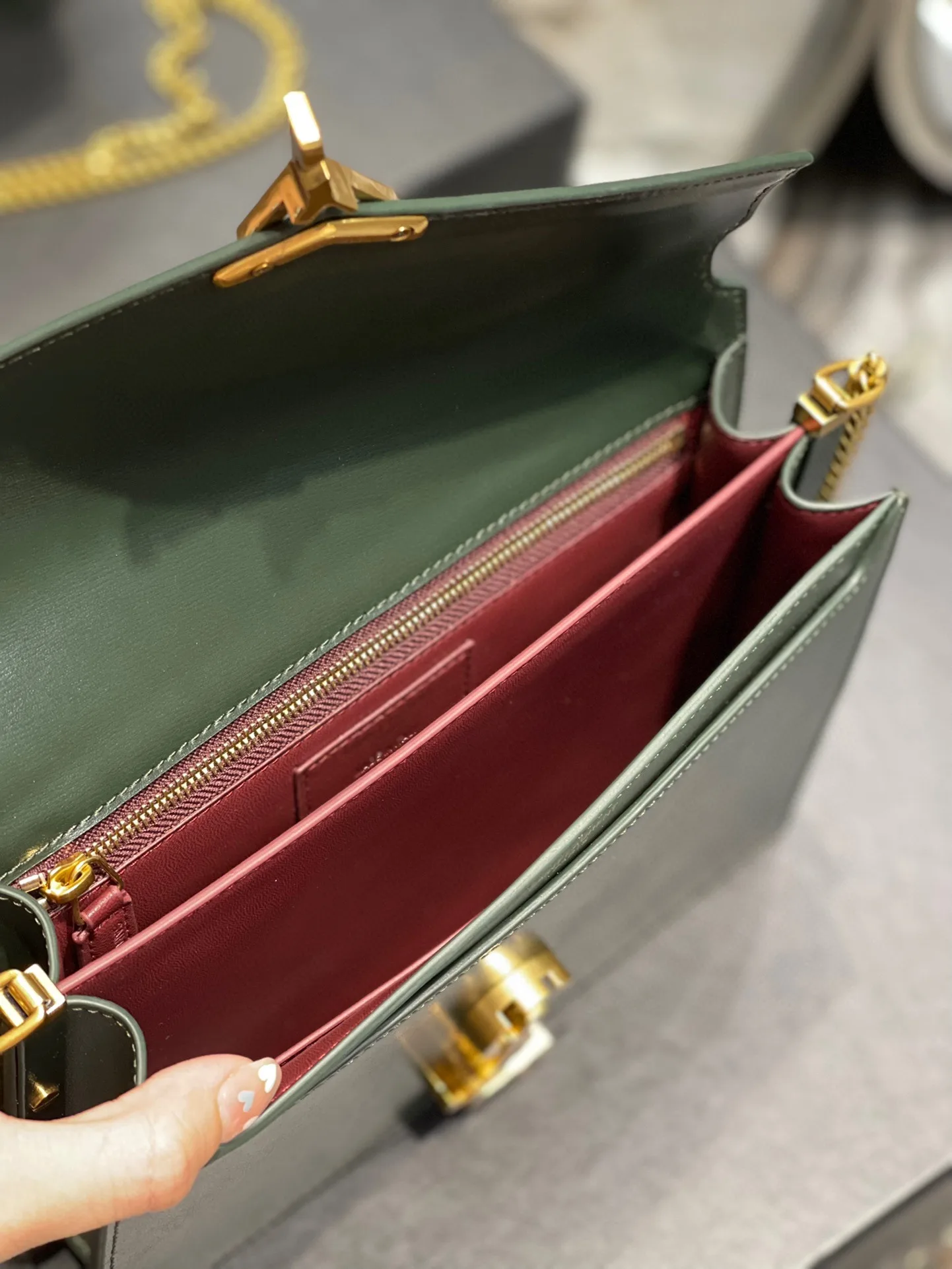 Saint Laurent Cassandra Medium Shoulder Bag / Green Gold Hardware - Image 11