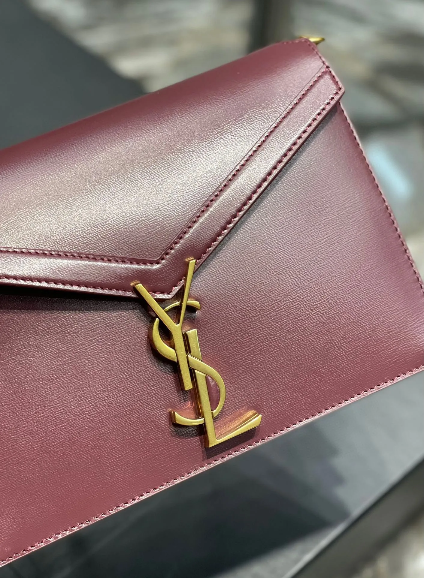 Saint Laurent Cassandra Medium Shoulder Bag / Burgundy Gold Hardware - Image 8