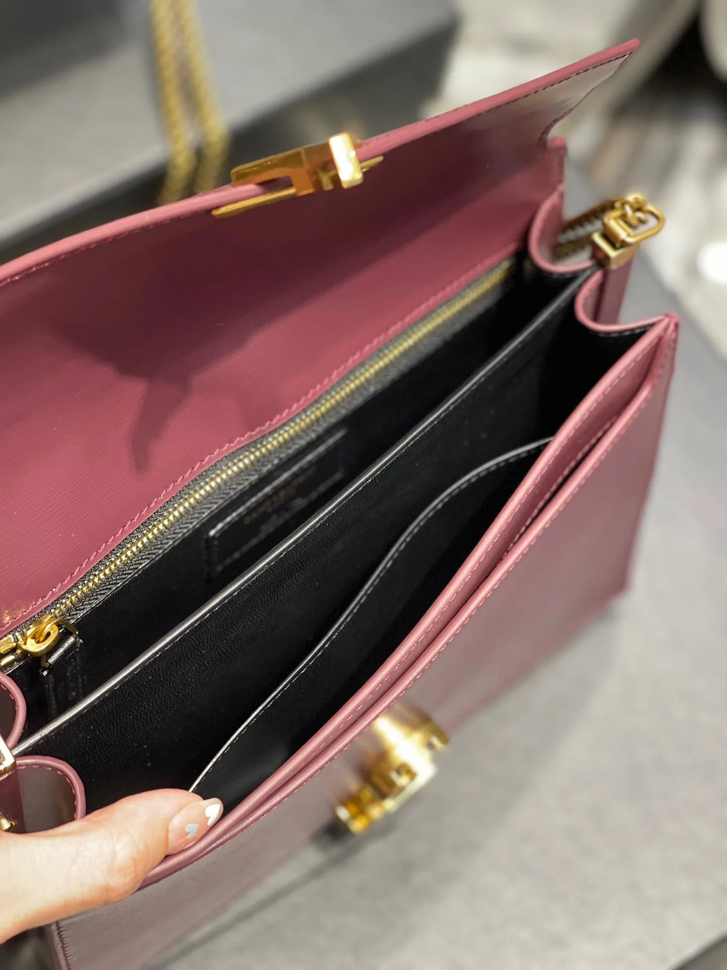 Saint Laurent Cassandra Medium Shoulder Bag / Burgundy Gold Hardware - Image 10