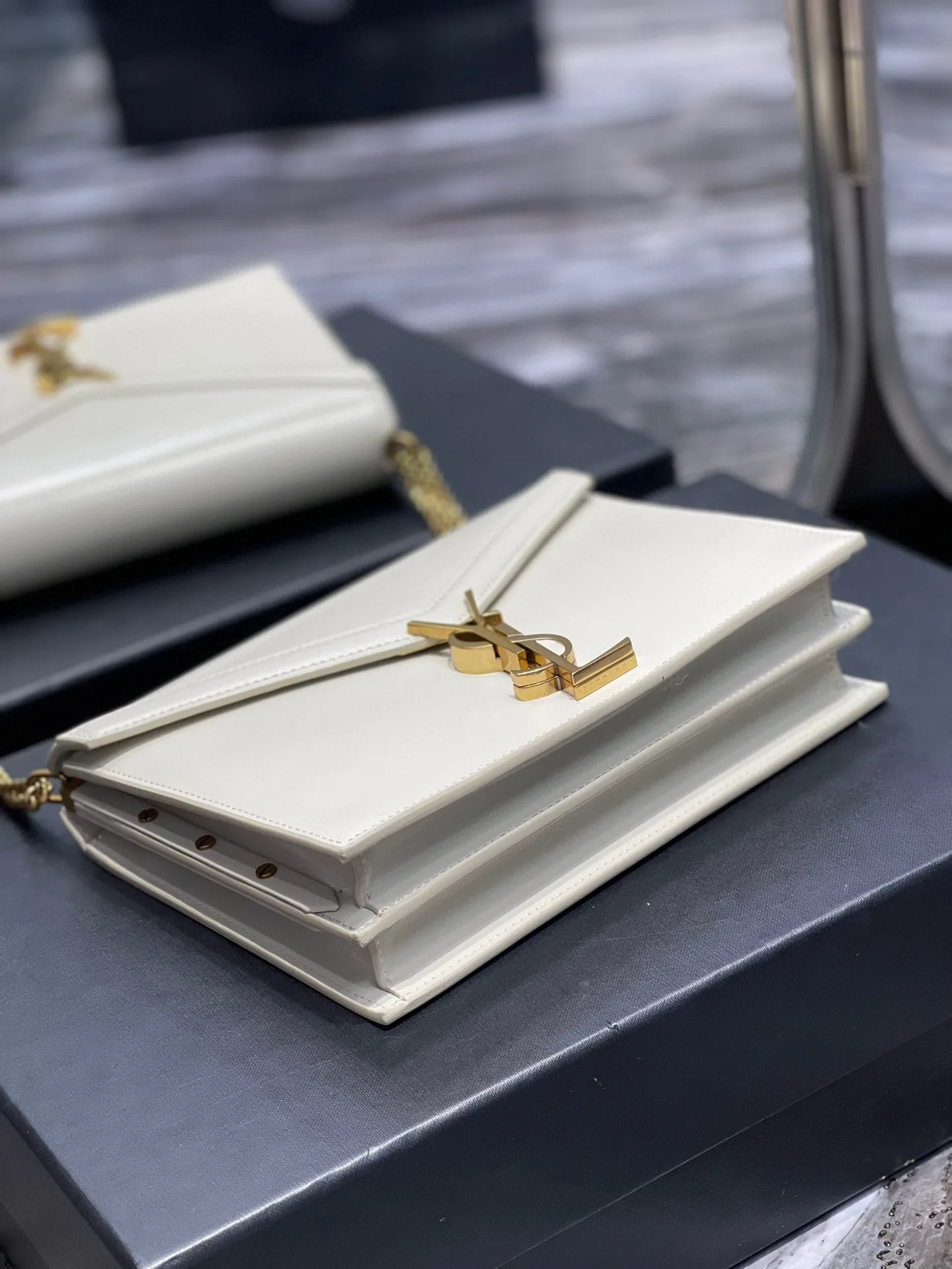 Saint Laurent Cassandra Medium Shoulder Bag / White Gold Hardware - Image 7