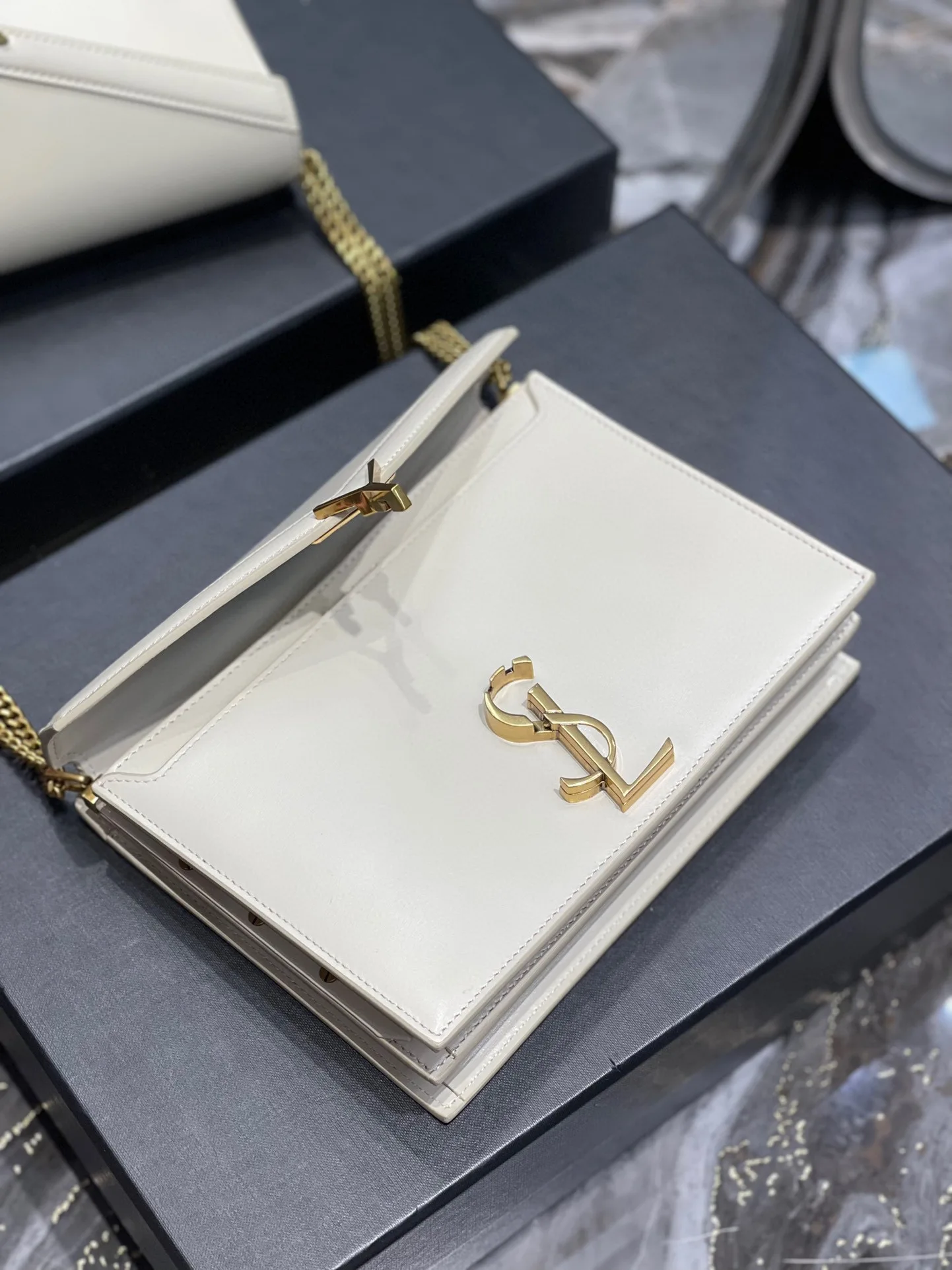 Saint Laurent Cassandra Medium Shoulder Bag / White Gold Hardware - Image 6