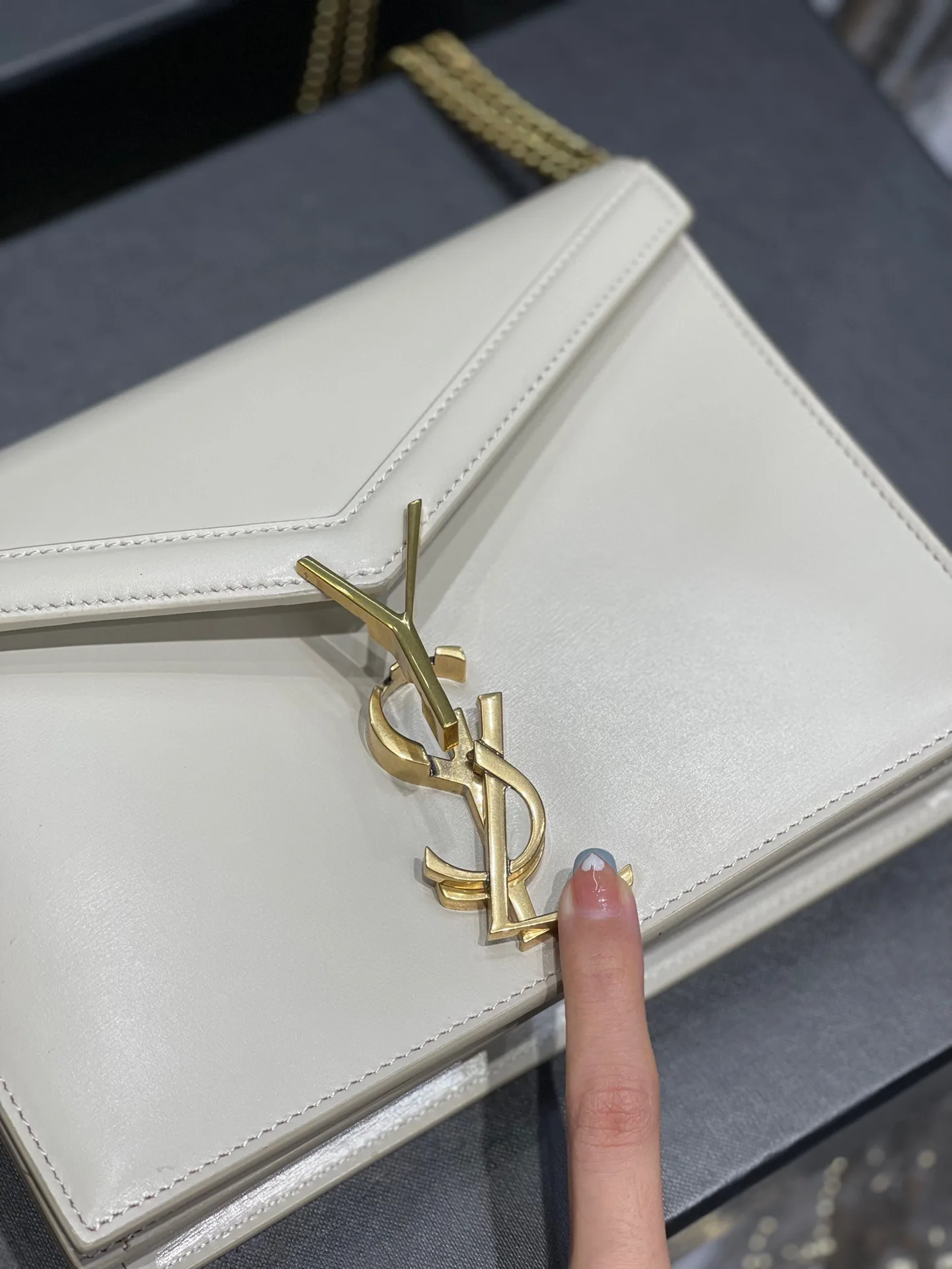 Saint Laurent Cassandra Medium Shoulder Bag / White Gold Hardware - Image 9