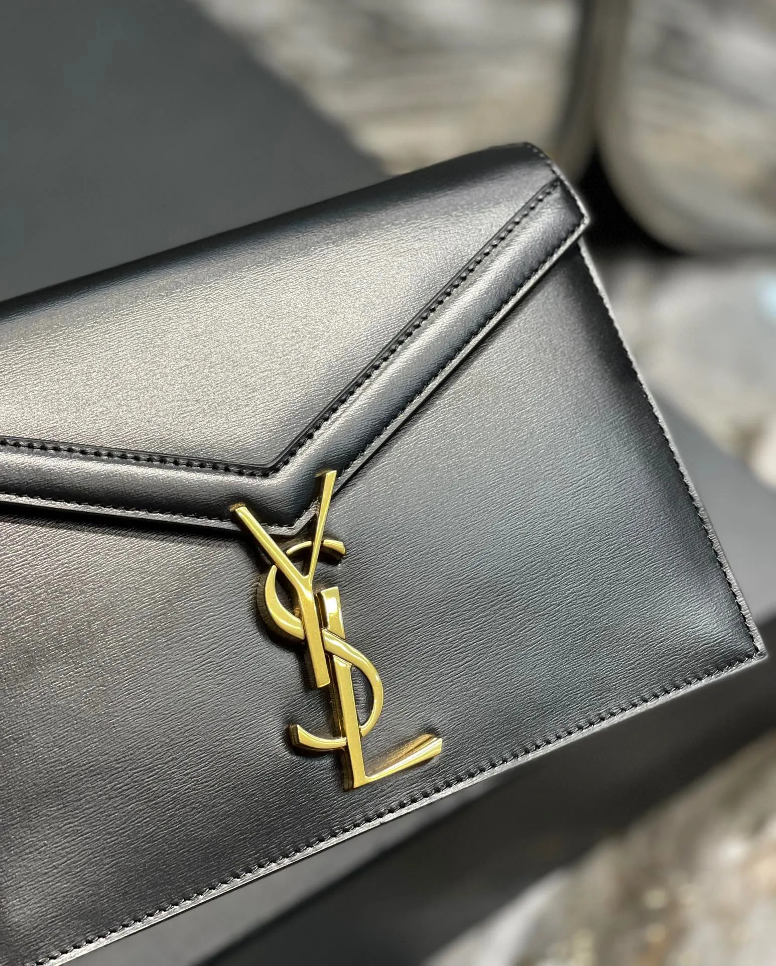 Saint Laurent Cassandra Medium Shoulder Bag / Black Gold Hardware - Image 9