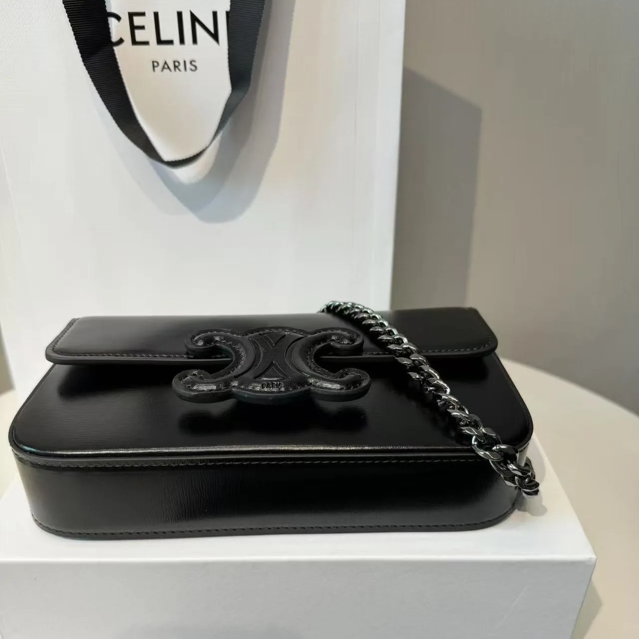 Chain Shoulder Bag Triomphe In Shiny Black / .38NO - Image 3