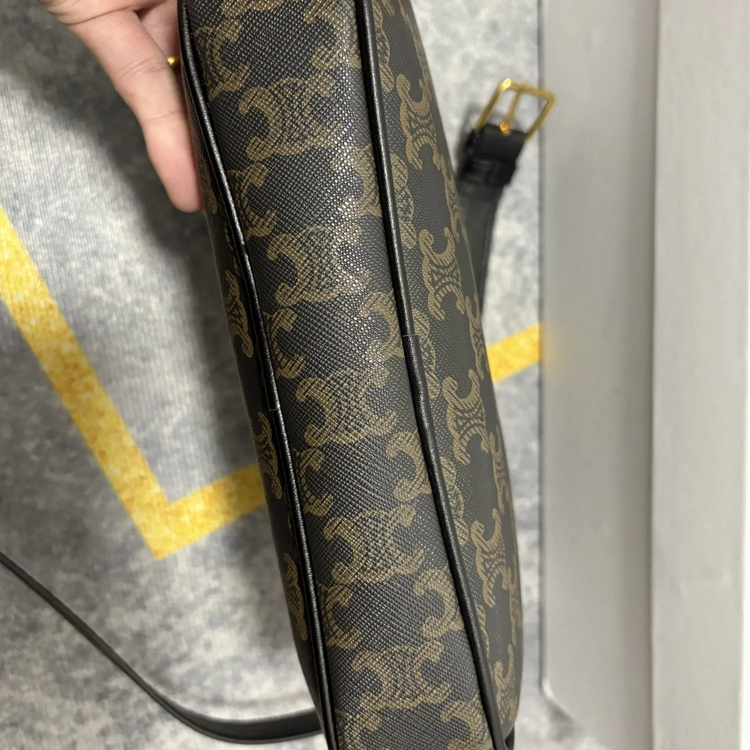 Celine Medium Messenger Bag Black / .38OG - Image 4