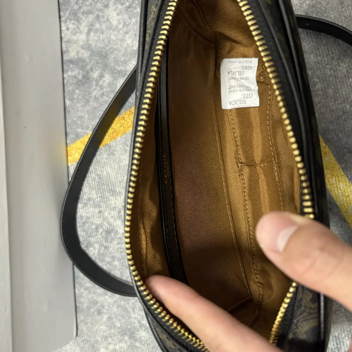 Celine Medium Messenger Bag Black / .38OG - Image 3
