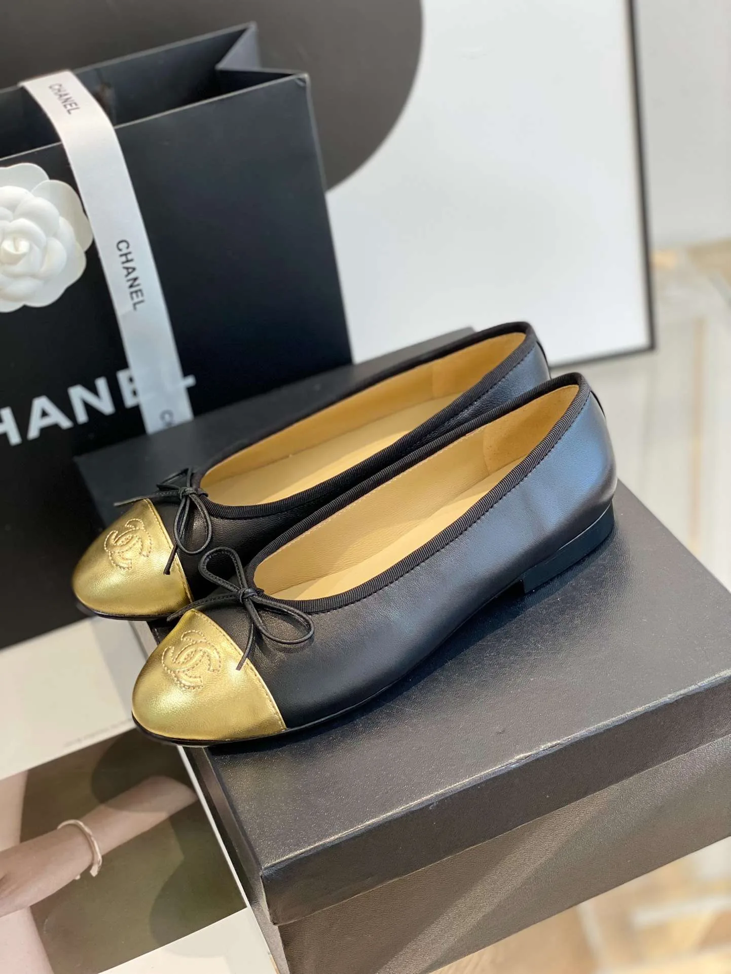 Chanel Ballet Flats Black/Gold - Image 6