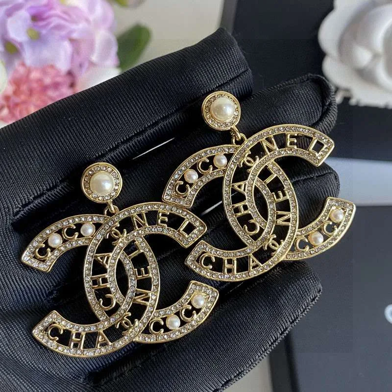 Chanel CC Letter Earrings Gold - Image 4