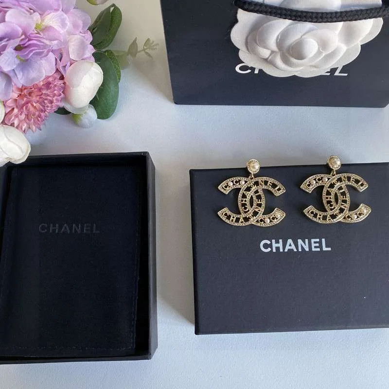 Chanel CC Letter Earrings Gold - Image 3