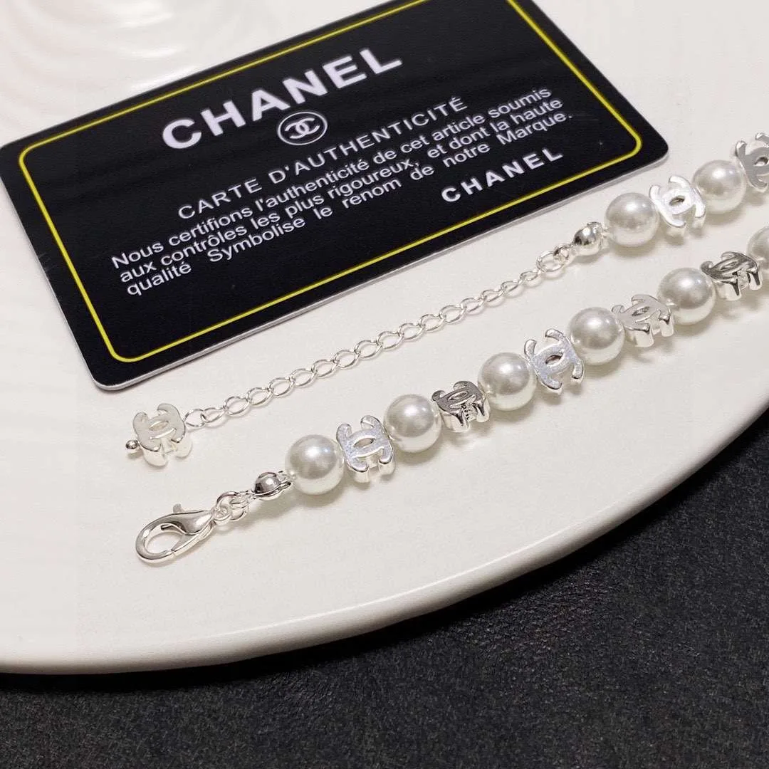 Chanel CC Pearl Necklace White - Image 5