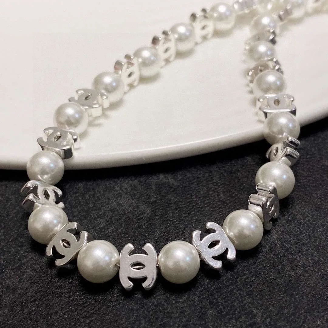 Chanel CC Pearl Necklace White - Image 4