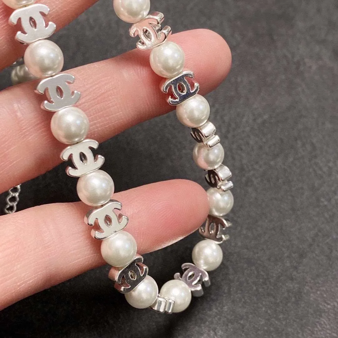 Chanel CC Pearl Necklace White - Image 3