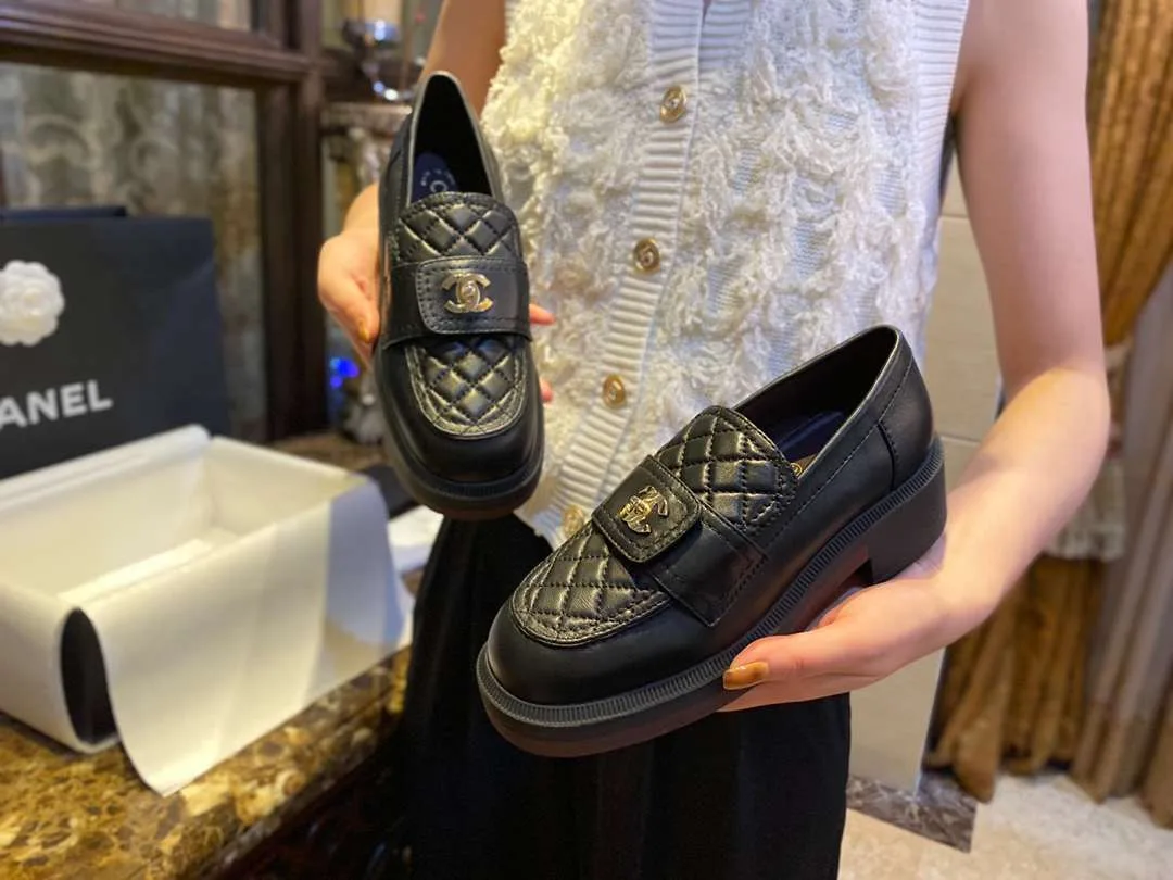 Chanel CC Turn-ock On Trap Heel Loafer Black - Image 7