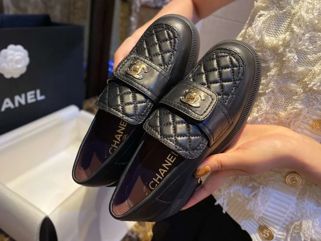 Chanel CC Turn-ock On Trap Heel Loafer Black - Image 5