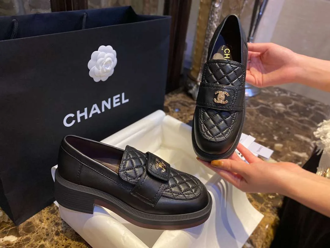 Chanel CC Turn-lock On Trap Heel Loafer Black - Image 4