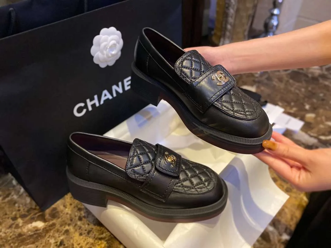 Chanel CC Turn-ock On Trap Heel Loafer Black - Image 3