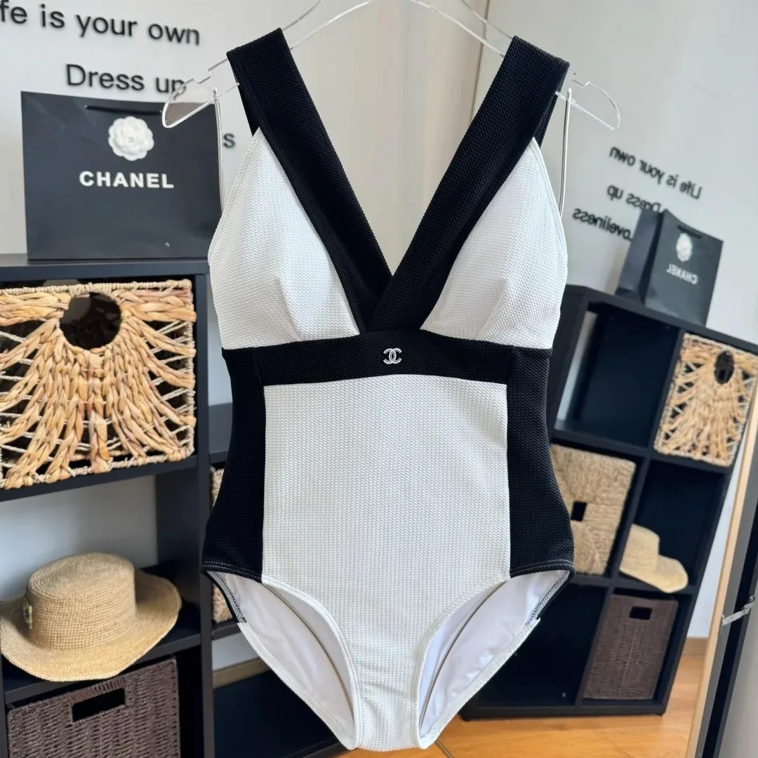 Chanel Color-Block Textured One-Piece Swimsuit Black/ White - Image 3