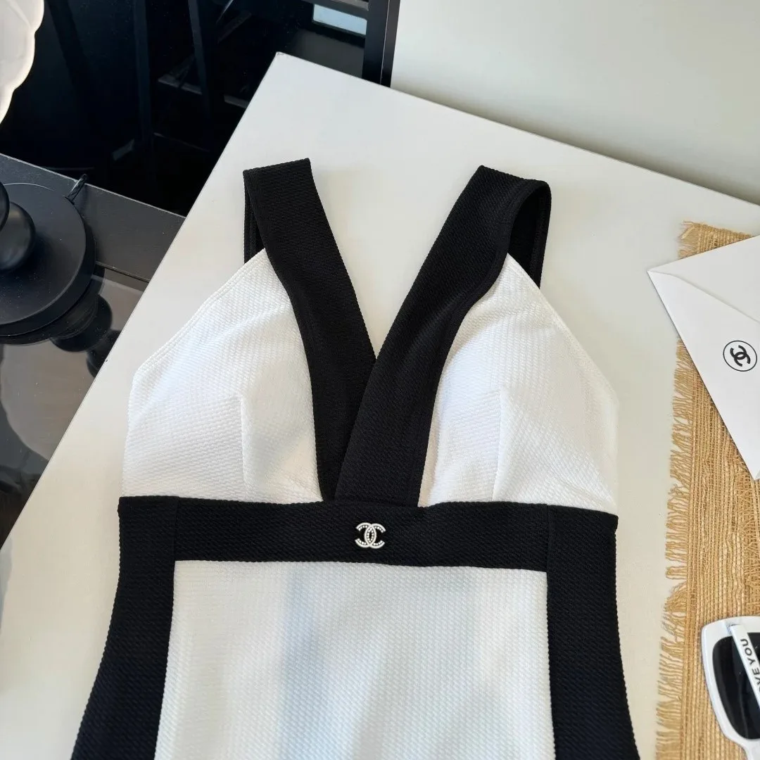 Chanel Color-Block Textured One-Piece Swimsuit Black/ White - Image 7