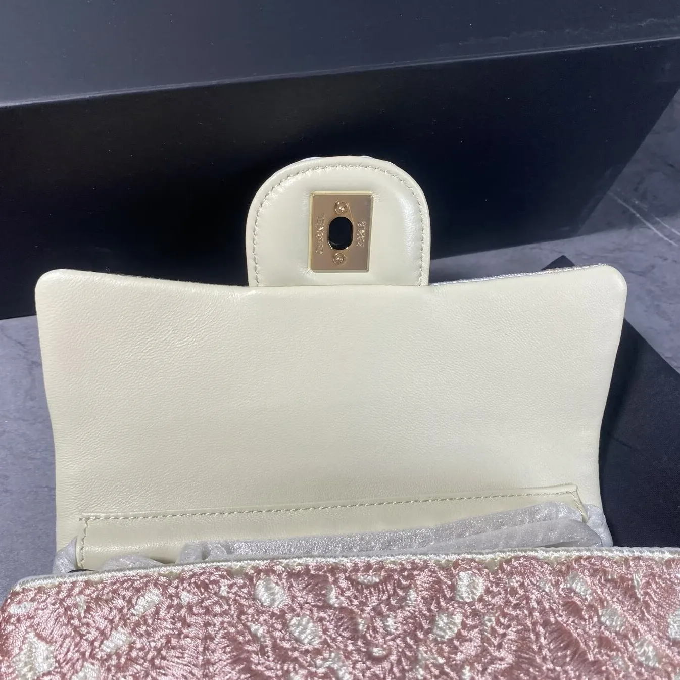 Chanel Crochet Small Flap Bag Crossbody / Pink Gold Hardware - Image 7