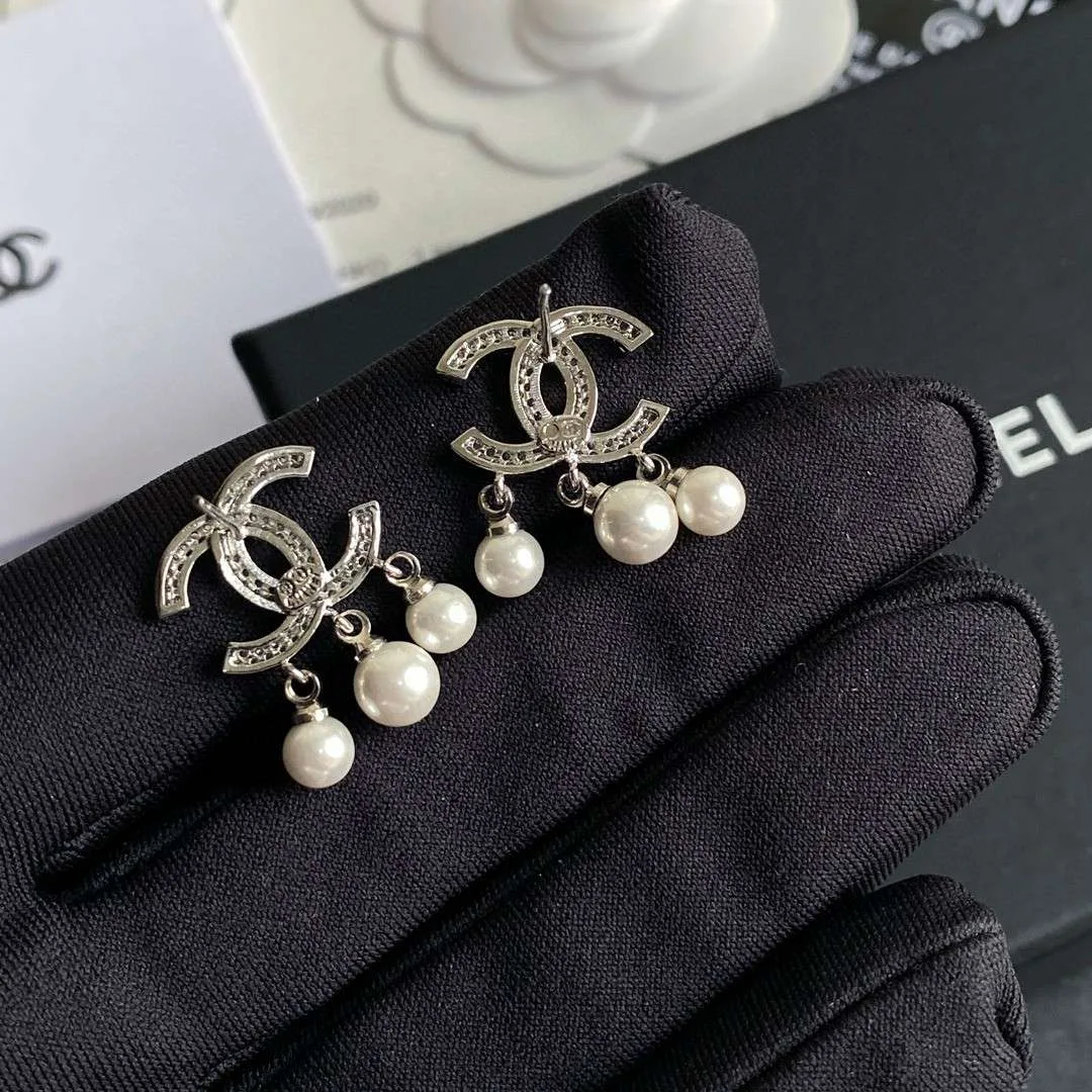 Chanel Crystal Three Pearl Earrings Gold - Image 7