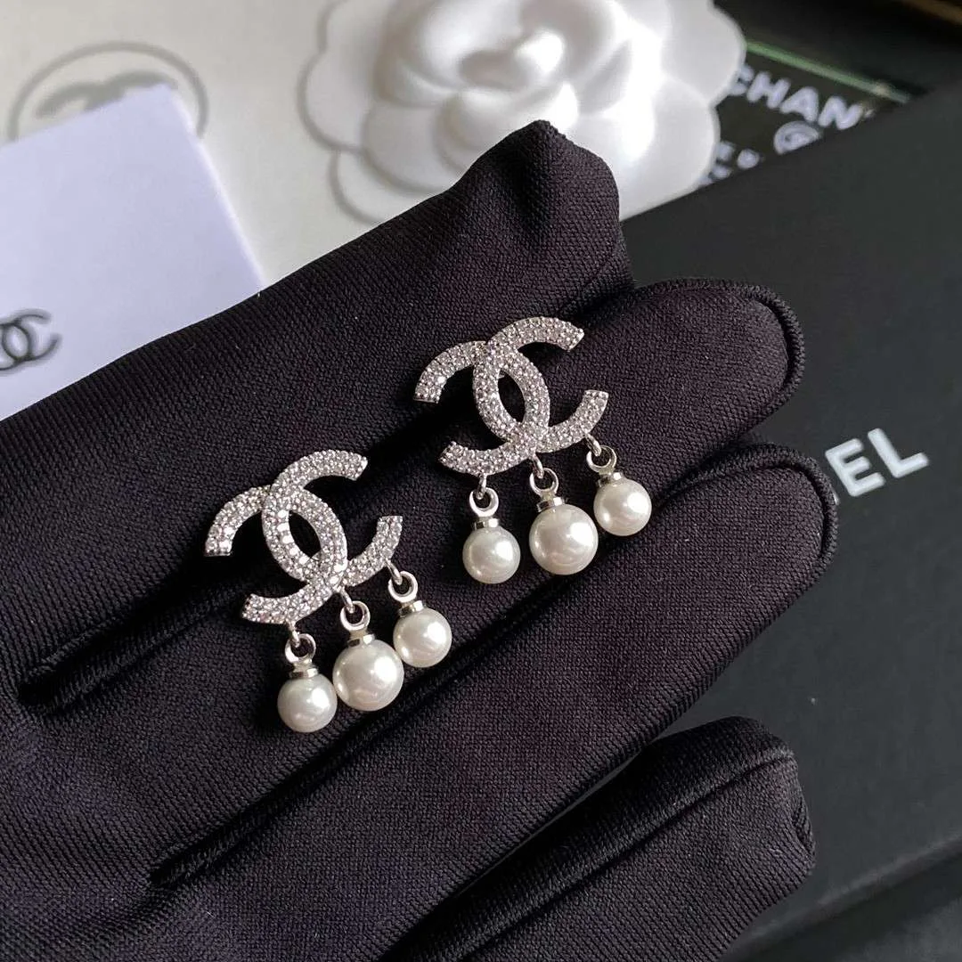 Chanel Crystal Three Pearl Earrings Gold - Image 4