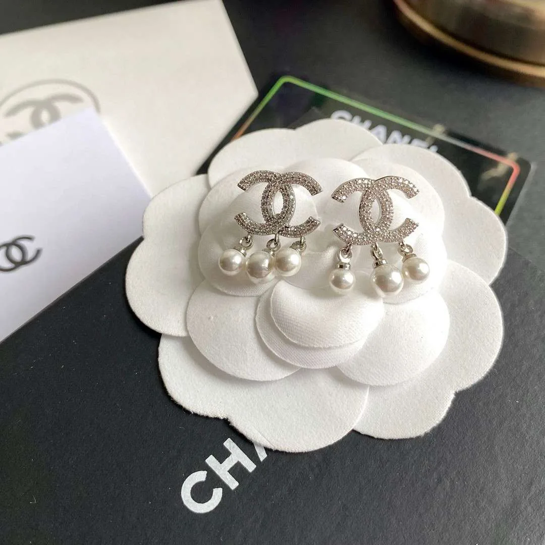 Chanel Crystal Three Pearl Earrings Gold - Image 3