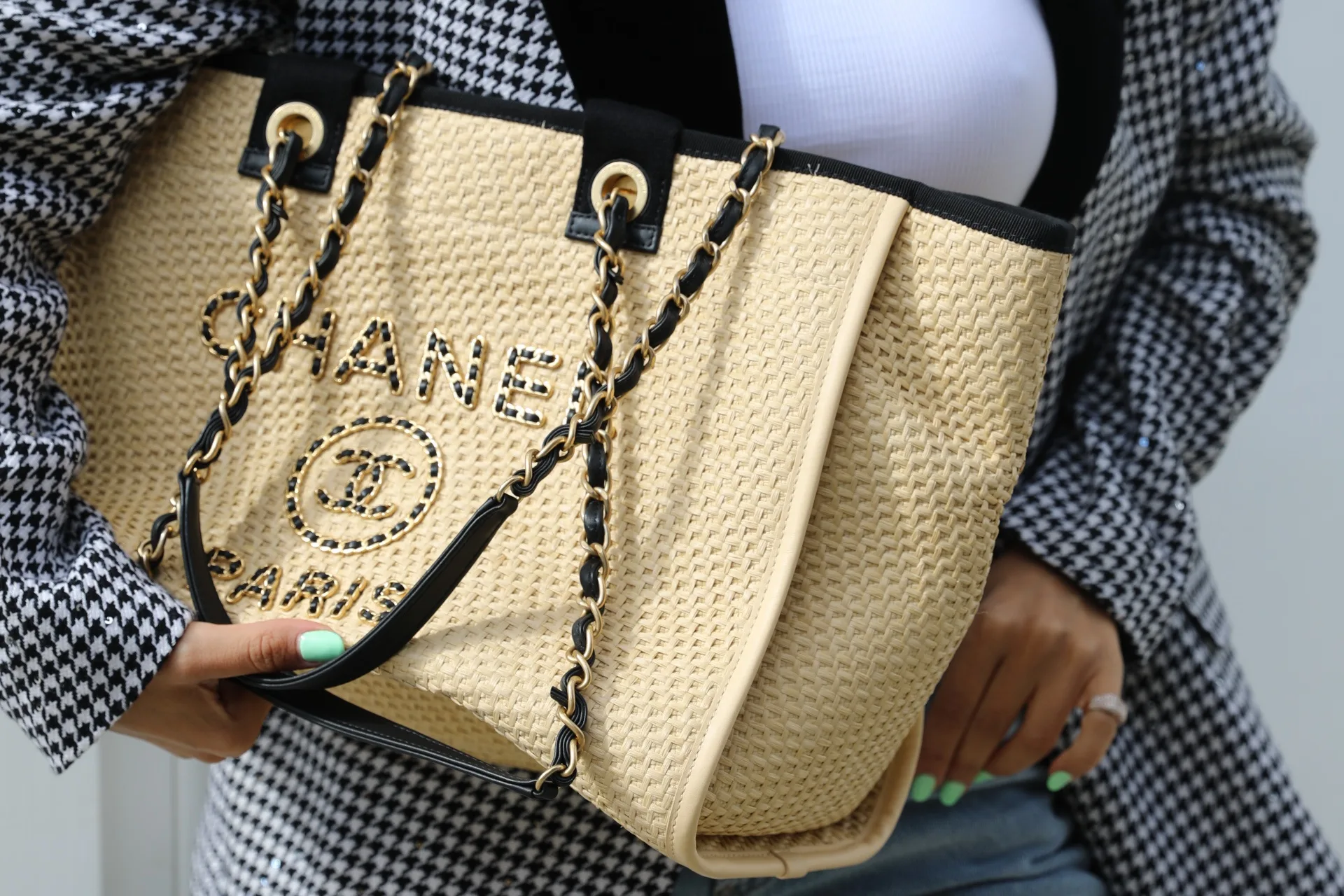 Alternative view of Chanel Deauville Medium Tote Bag / Beige Raffia Gold Hardware