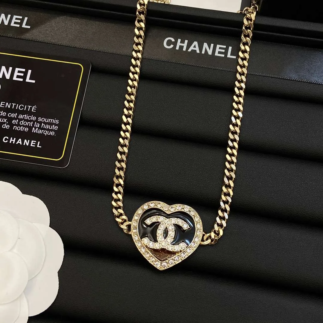 Alternative view of Chanel Heart Necklace Gold