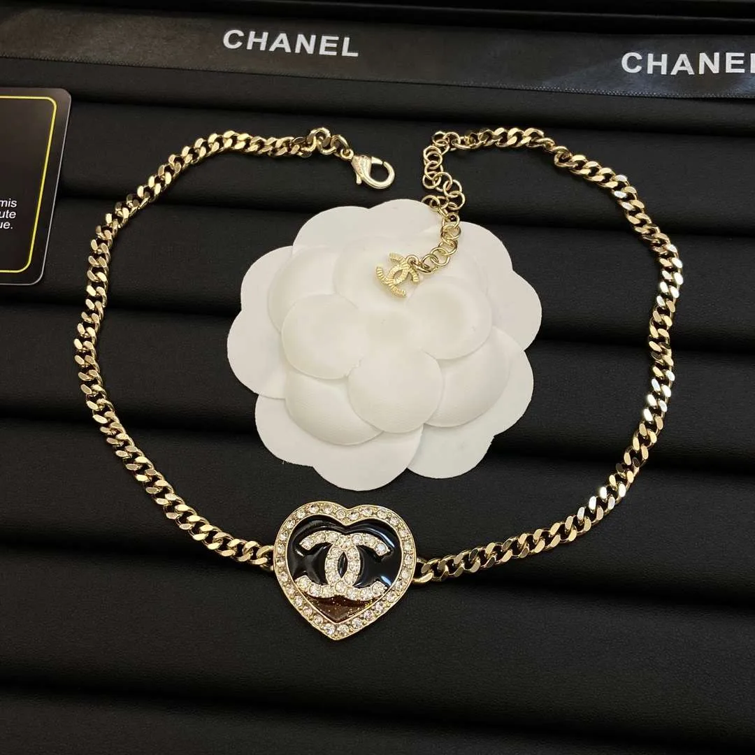 Chanel Heart Necklace Gold - Image 5