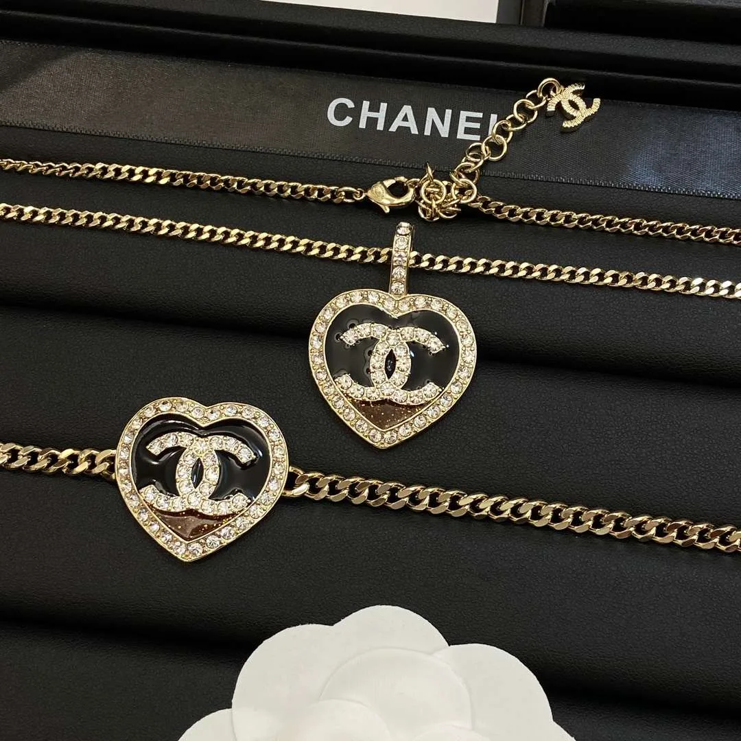 Chanel Heart Necklace Gold - Image 4