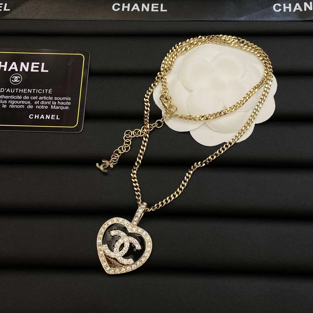 Chanel Heart Necklace Gold - Image 3