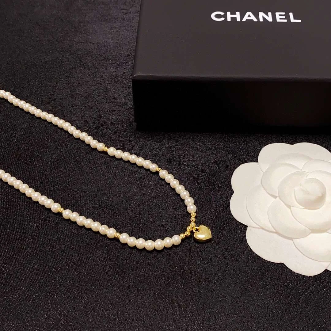 Chanel Heart Pearl Necklace White - Image 5