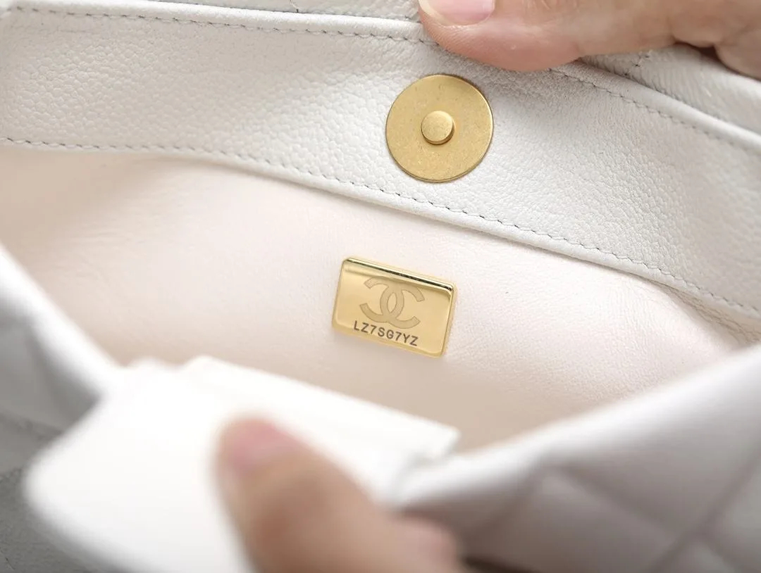 Chanel HoBo Heart Adjustment Buckle Crossbody Bag / White Gold Hardware - Image 8
