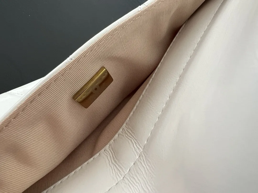 Alternative view of Hobo Handbag White /