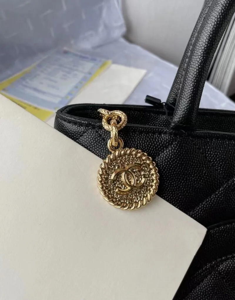 Chanel Medallion Tote Shoulder Black Bag / - Image 3