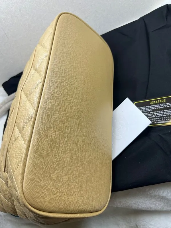 Chanel Medallion Tote Gold Hardware Caviar Yellow / - Image 4