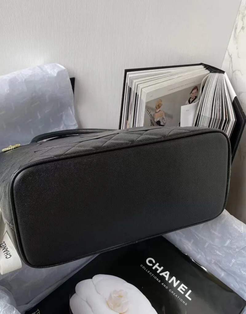 Chanel Medallion Tote Shoulder Black Bag / - Image 7