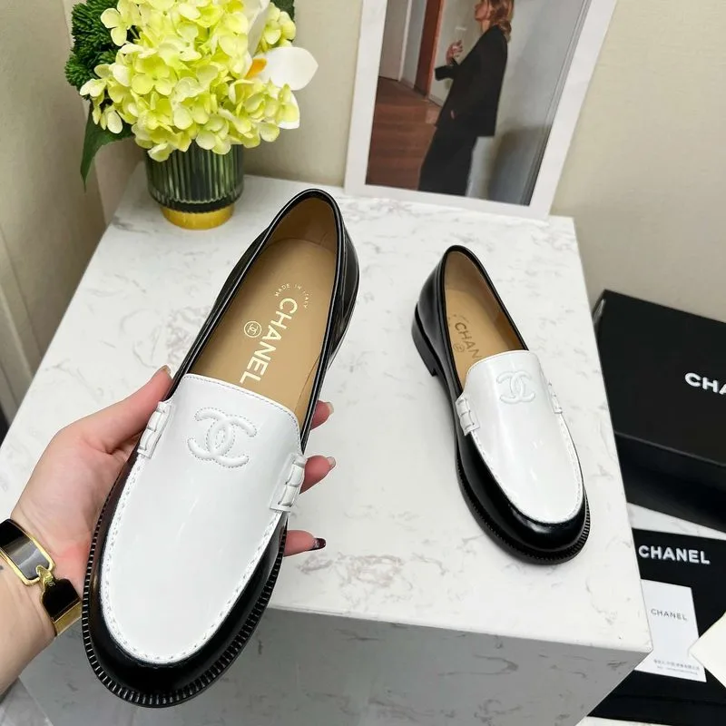 Chanel Moccasins Loafers White - Image 5