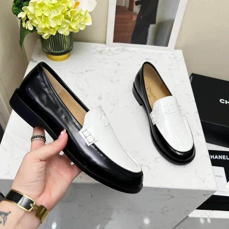 Chanel Moccasins Loafers White - Image 4