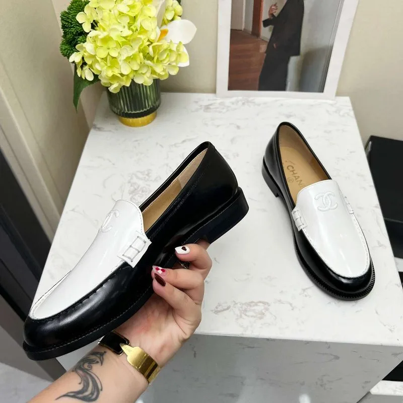 Chanel Moccasins Loafers White - Image 3