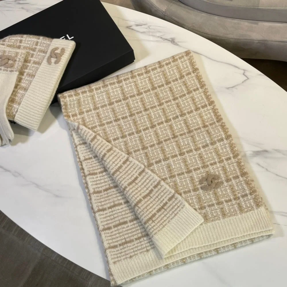 Chanel Monochrome Winter Knit Set Hat, Scarf And Gloves Beige - Image 7